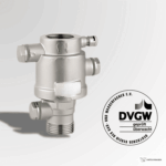 Edelstahl Systemtrenner nach DIN 1717 mit DVGW-Prüfzeichen – geprüfter und überwachter Rückflussverhinderer des Deutschen Vereins des Gas- und Wasserfaches für sicheren Trinkwasserschutz in Gartenbewässerungsanlagen